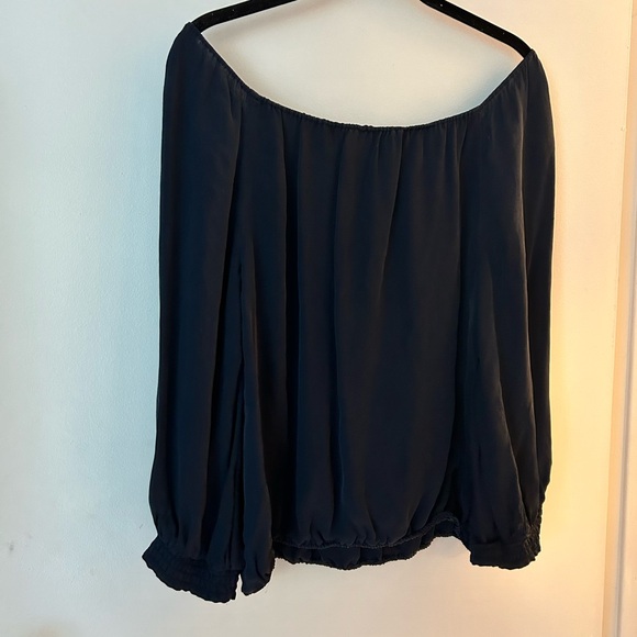 Alice and Olivia off the shoulder/shoulder top - Picture 3 of 3